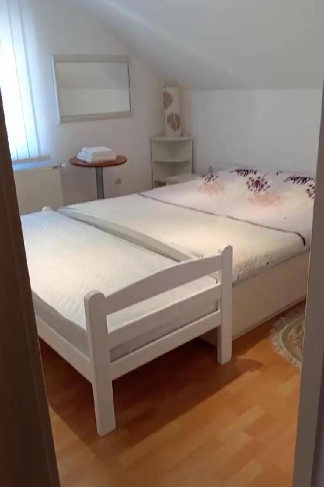 Tri Sesira Ljubovija Otel Dış mekan fotoğraf