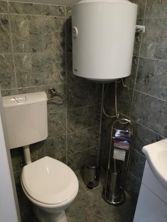 Tri Sesira Ljubovija Otel Dış mekan fotoğraf