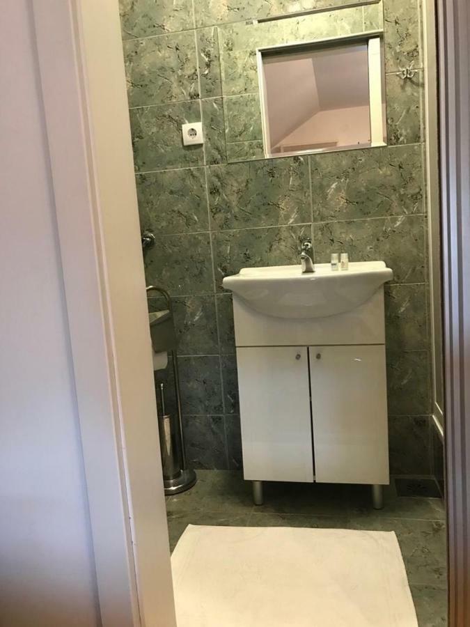 Tri Sesira Ljubovija Otel Dış mekan fotoğraf