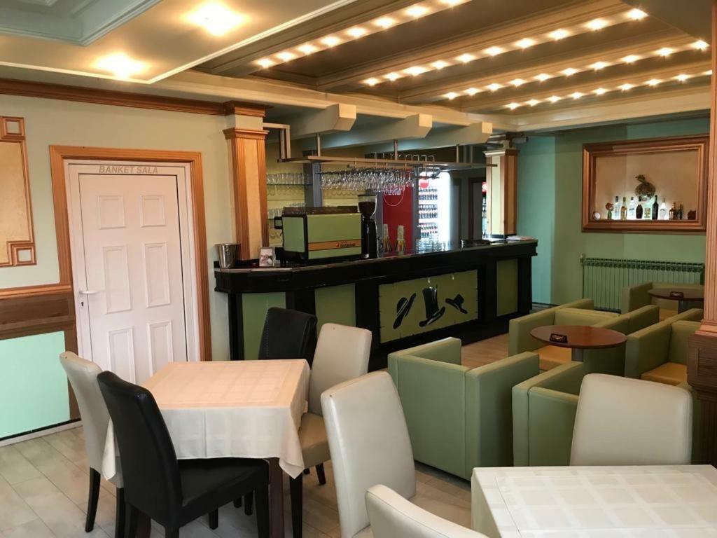 Tri Sesira Ljubovija Otel Dış mekan fotoğraf