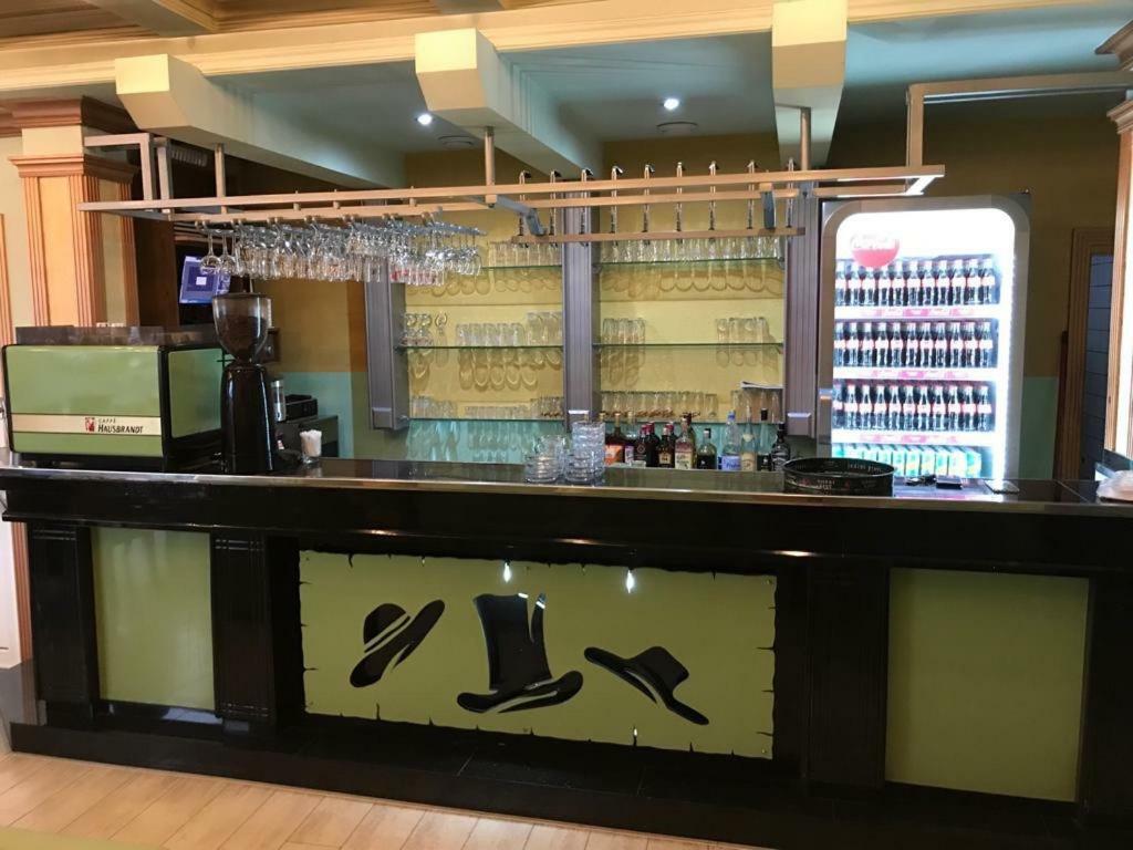 Tri Sesira Ljubovija Otel Dış mekan fotoğraf