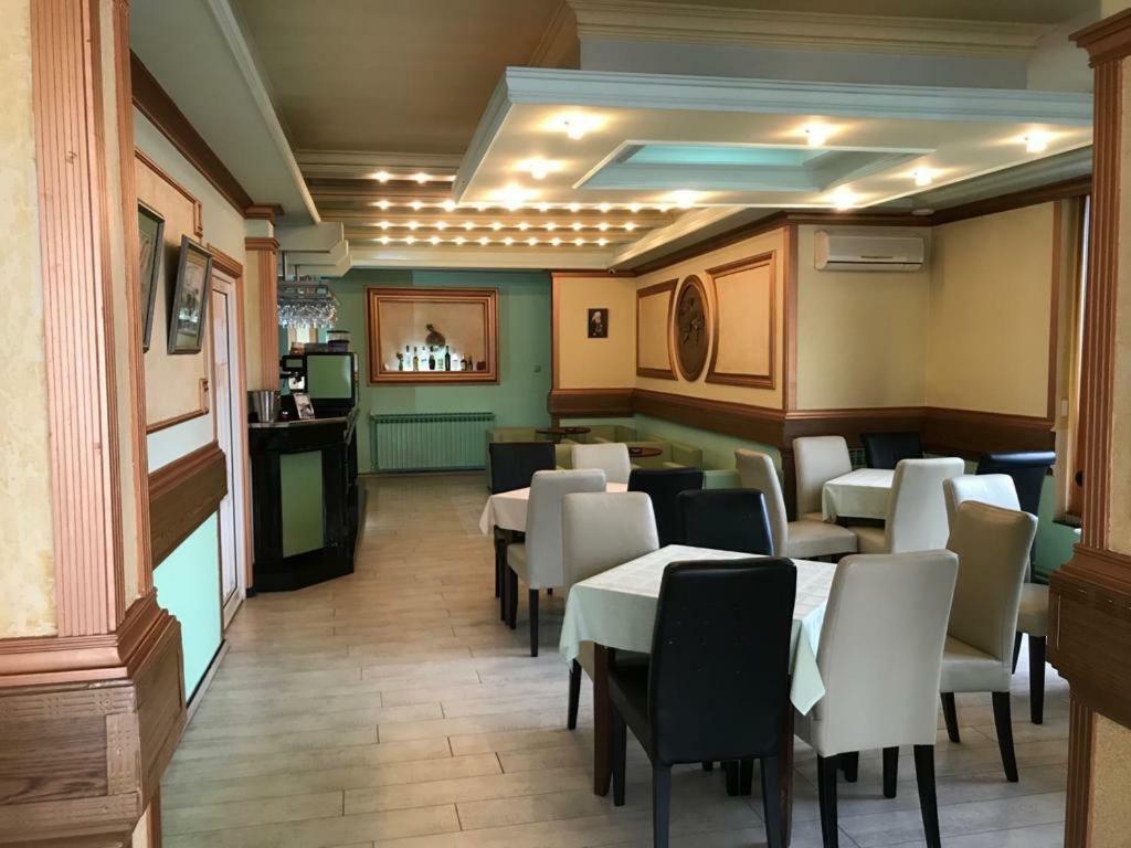 Tri Sesira Ljubovija Otel Dış mekan fotoğraf